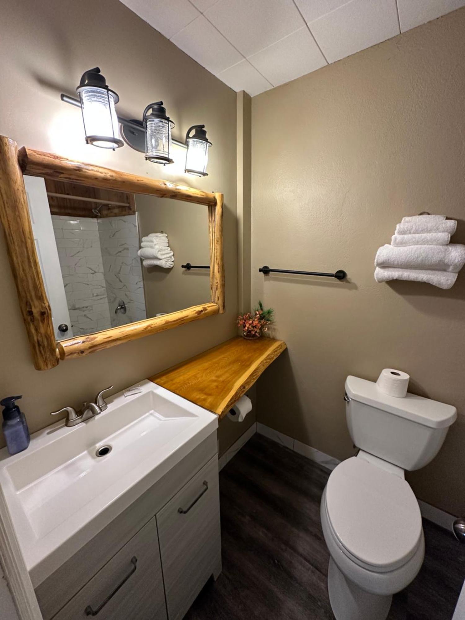 Pinecrest Motel Nipigon ภายนอก รูปภาพ